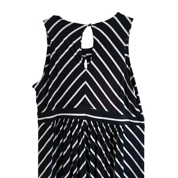 INC International Concepts Black and White Chevron Maxi Dress - Picture 4 of 9